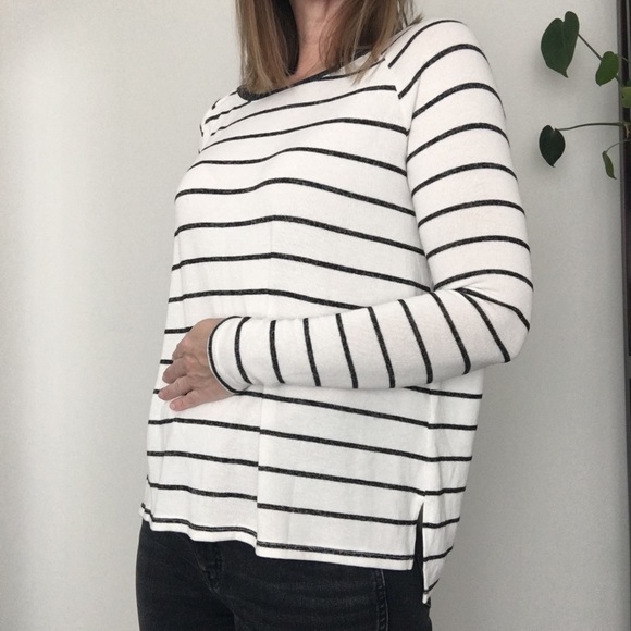 3/$20 NWT Old Navy Luxe Striped Raglan Sleeve Tee, size Small 🖤 - Picture 2 of 12